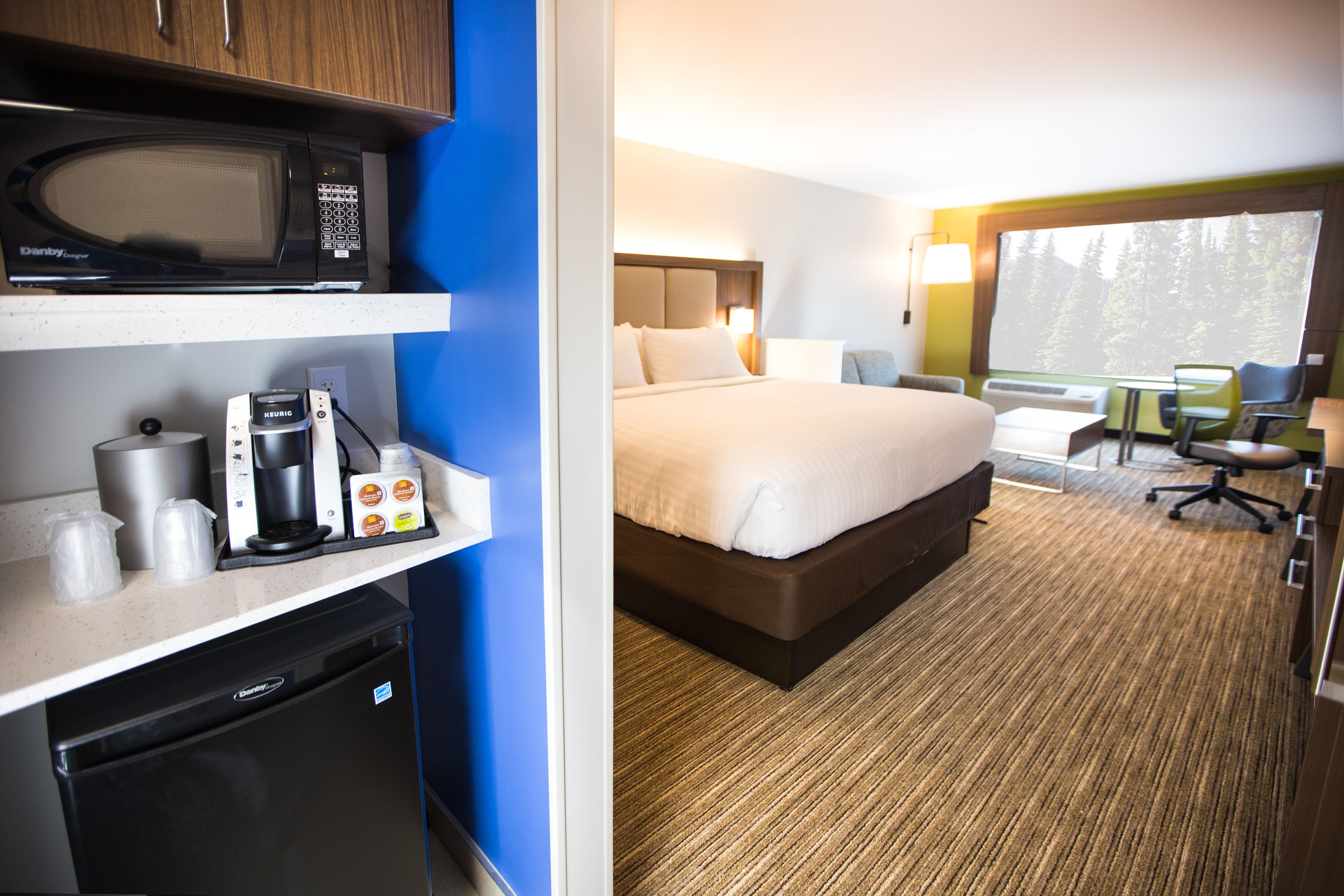 Holiday Inn Express & Suites Greenwood Mall By Ihg Exterior foto