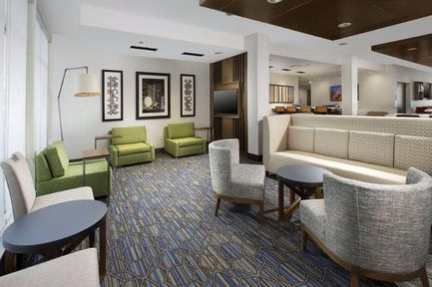 Holiday Inn Express & Suites Greenwood Mall By Ihg Exterior foto