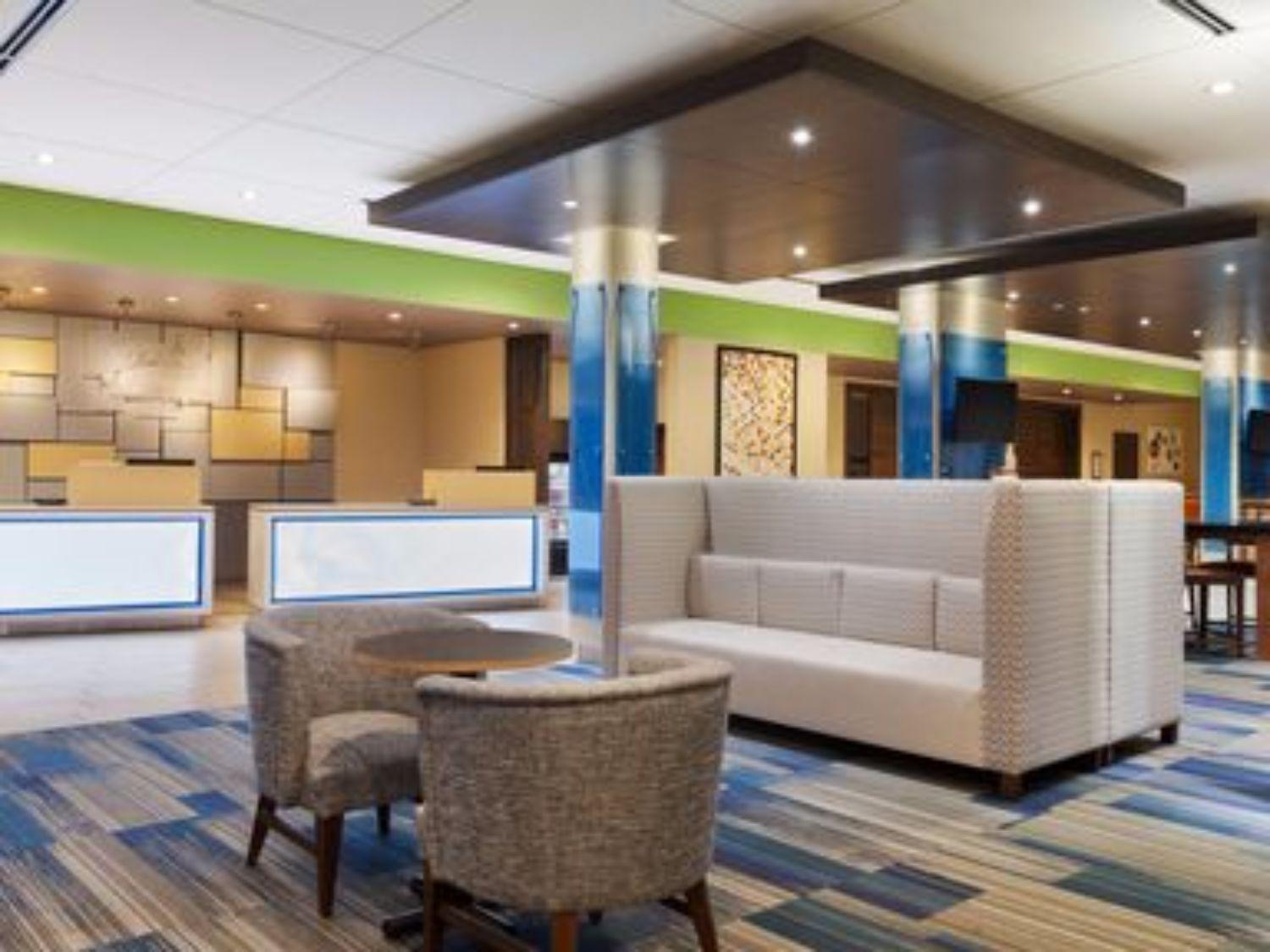 Holiday Inn Express & Suites Greenwood Mall By Ihg Exterior foto