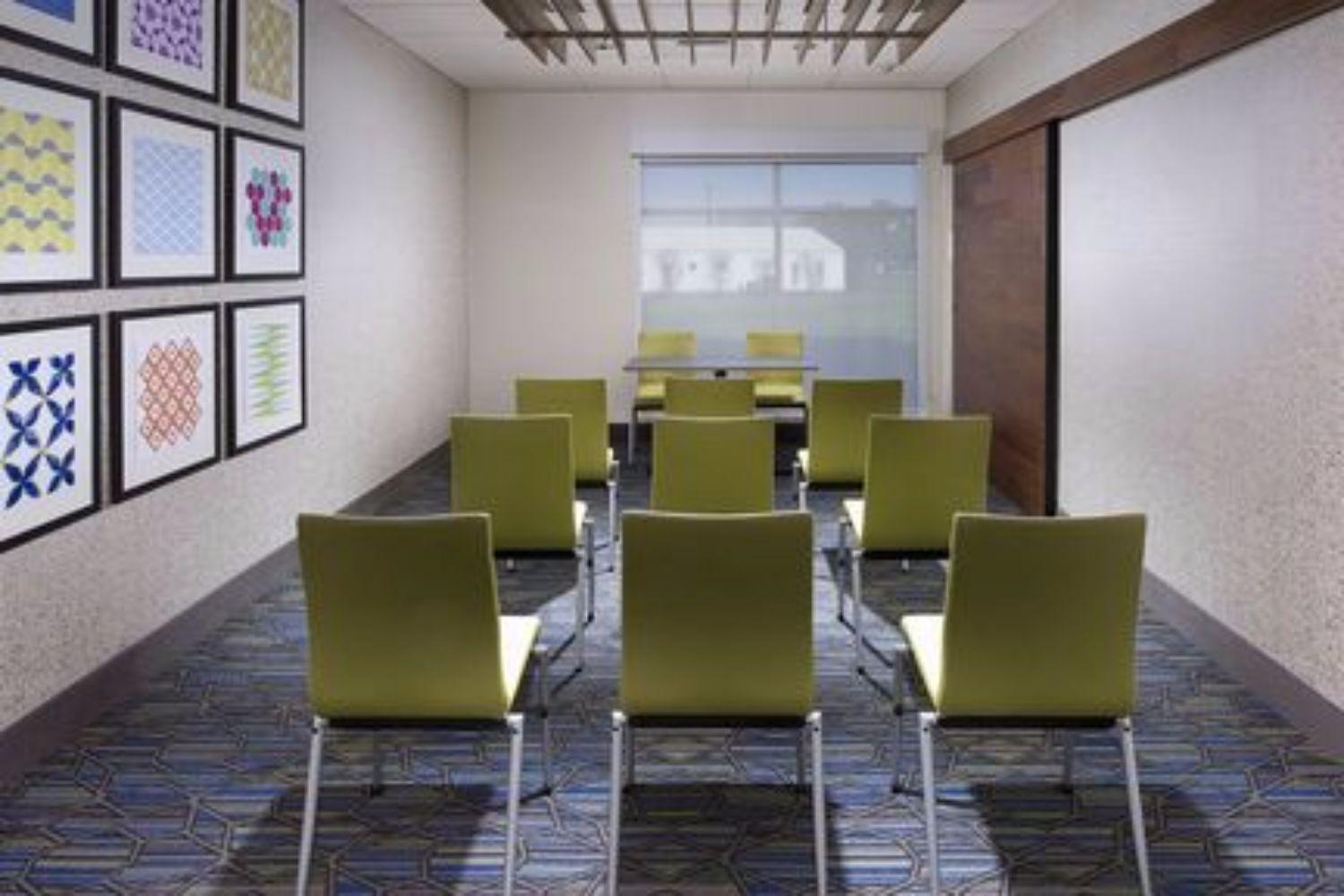 Holiday Inn Express & Suites Greenwood Mall By Ihg Exterior foto