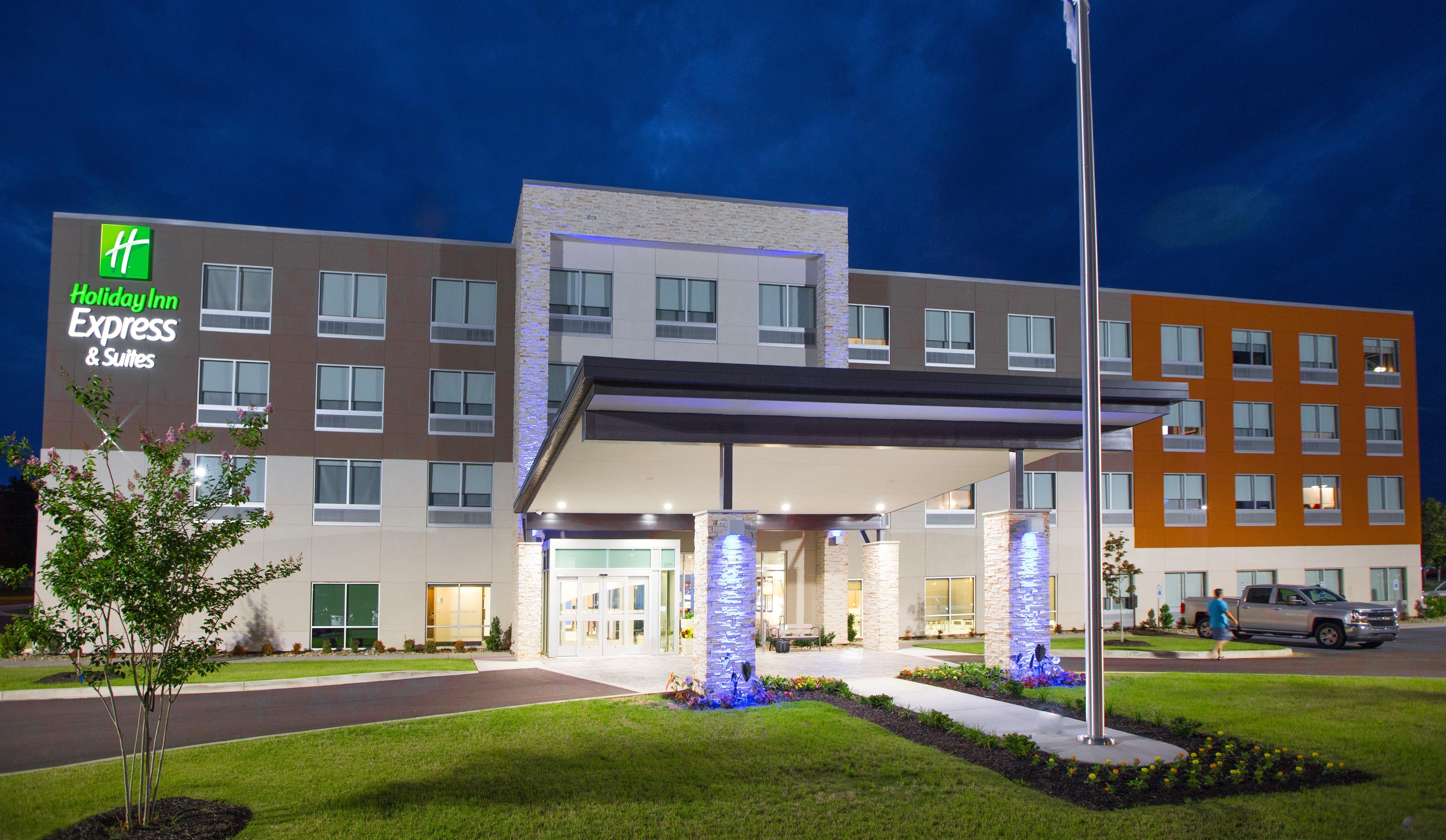 Holiday Inn Express & Suites Greenwood Mall By Ihg Exterior foto