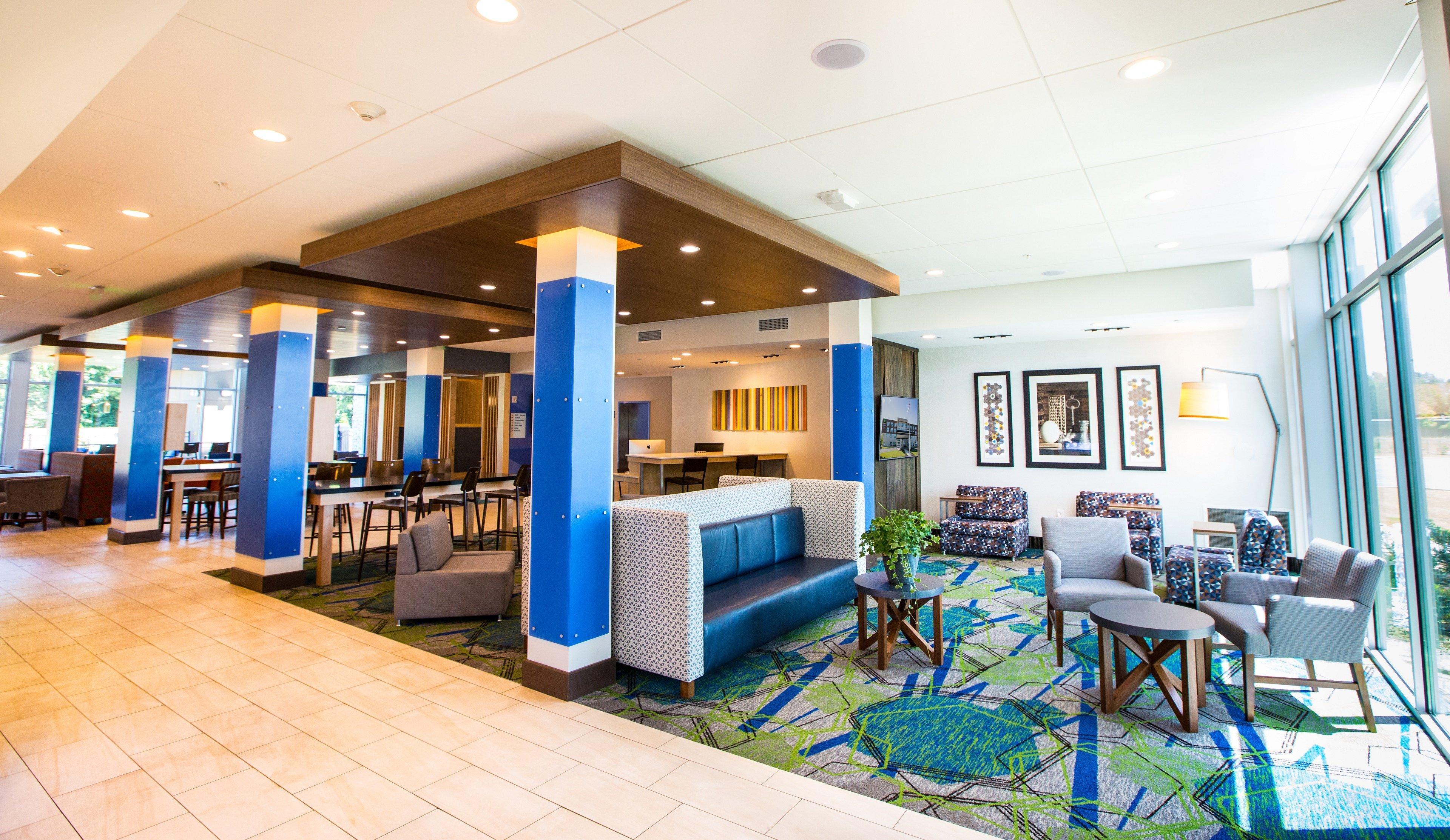 Holiday Inn Express & Suites Greenwood Mall By Ihg Exterior foto
